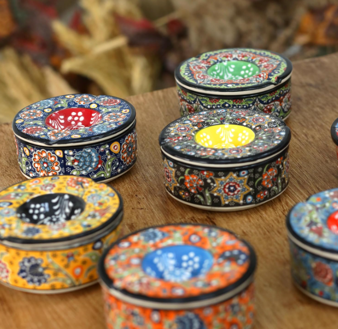 Handcrafted Decorative Jar with Windproof Lid – Elegant Home Storage & Gift Idea