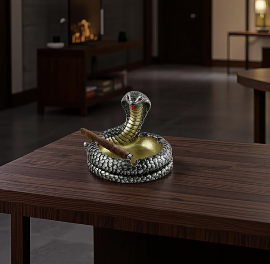 Cobra Ashtray – Realistic Snake Design with Gold Interior, Durable Resin, Indoor & Outdoor Decorative Ashtray