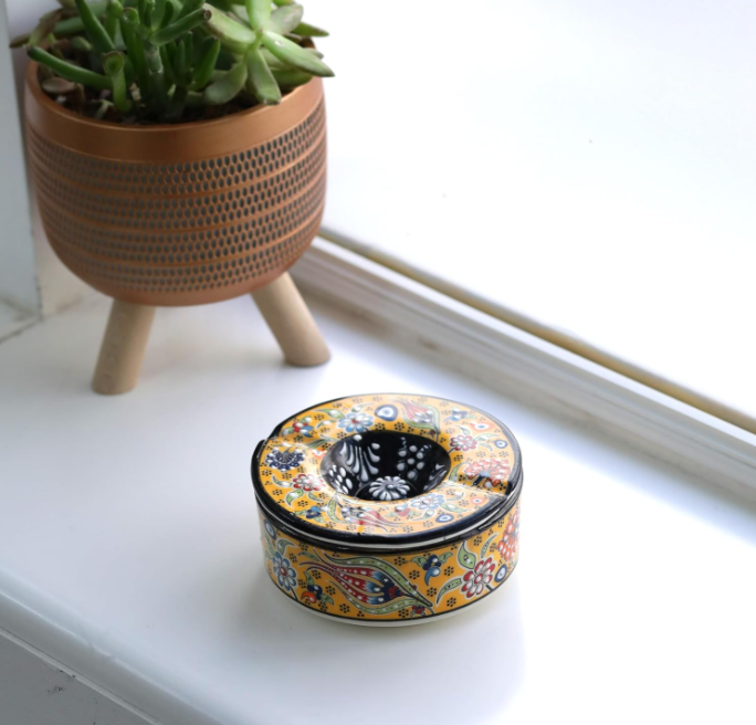 Handcrafted Decorative Jar with Windproof Lid – Elegant Home Storage & Gift Idea