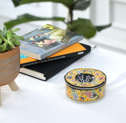 Handcrafted Decorative Jar with Windproof Lid – Elegant Home Storage & Gift Idea